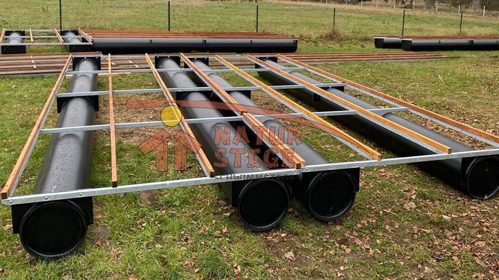 C.07.      Schwimmsteg Modul 4m x 6m mit Holzlatten
