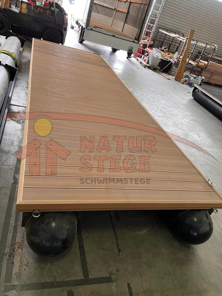 Schwimmende Plattform