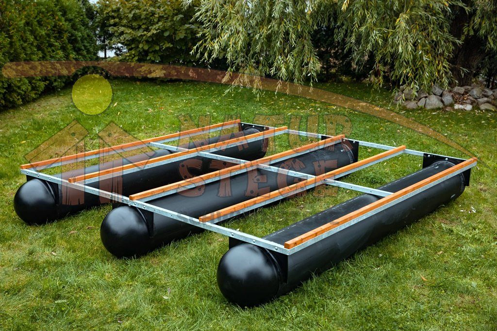 C.02.1  Plattform 3x3m mit Holzlatten und runde Endungen